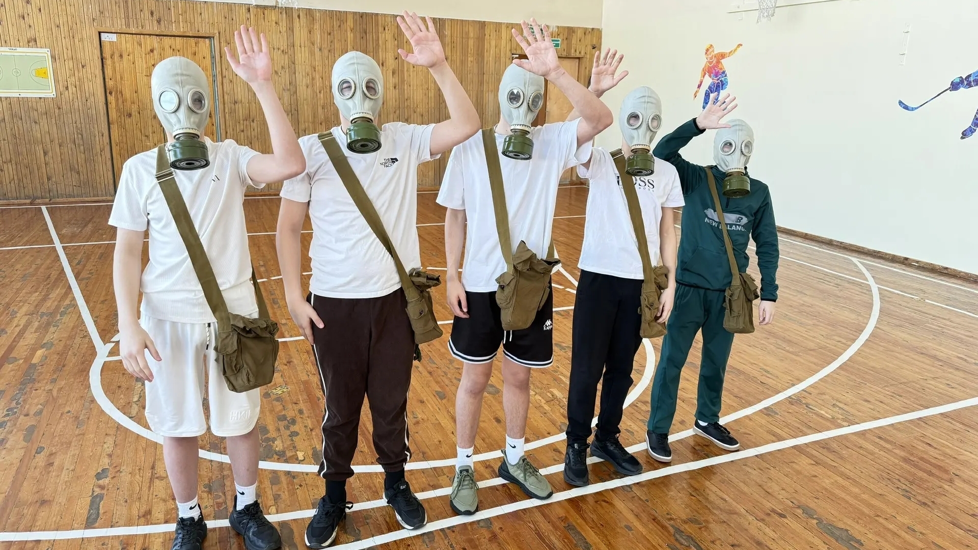 В первом корпусе нашей школы проходил отборочный этап военно-патриотической игры «Зарница 2.0».