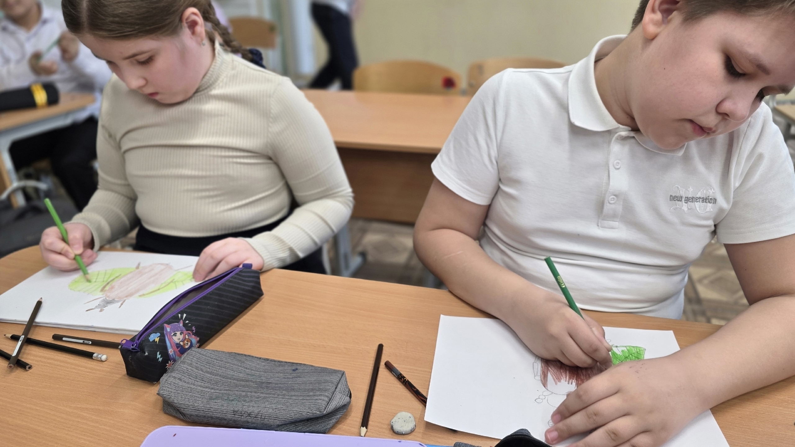 Прошёл увлекательный урок изобразительного искусства, посвящённый Дню майского жука!